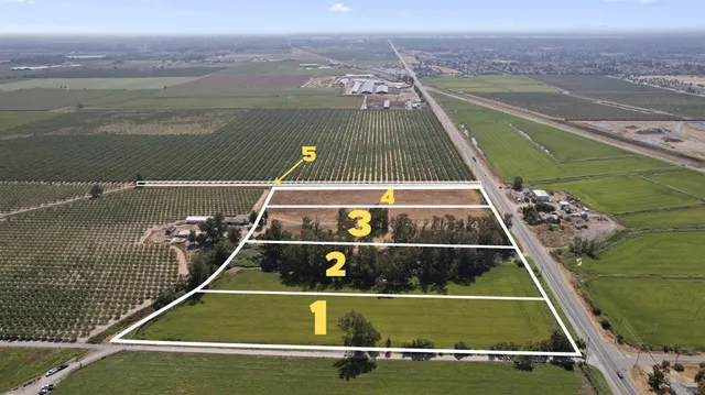 a view of a tennis court