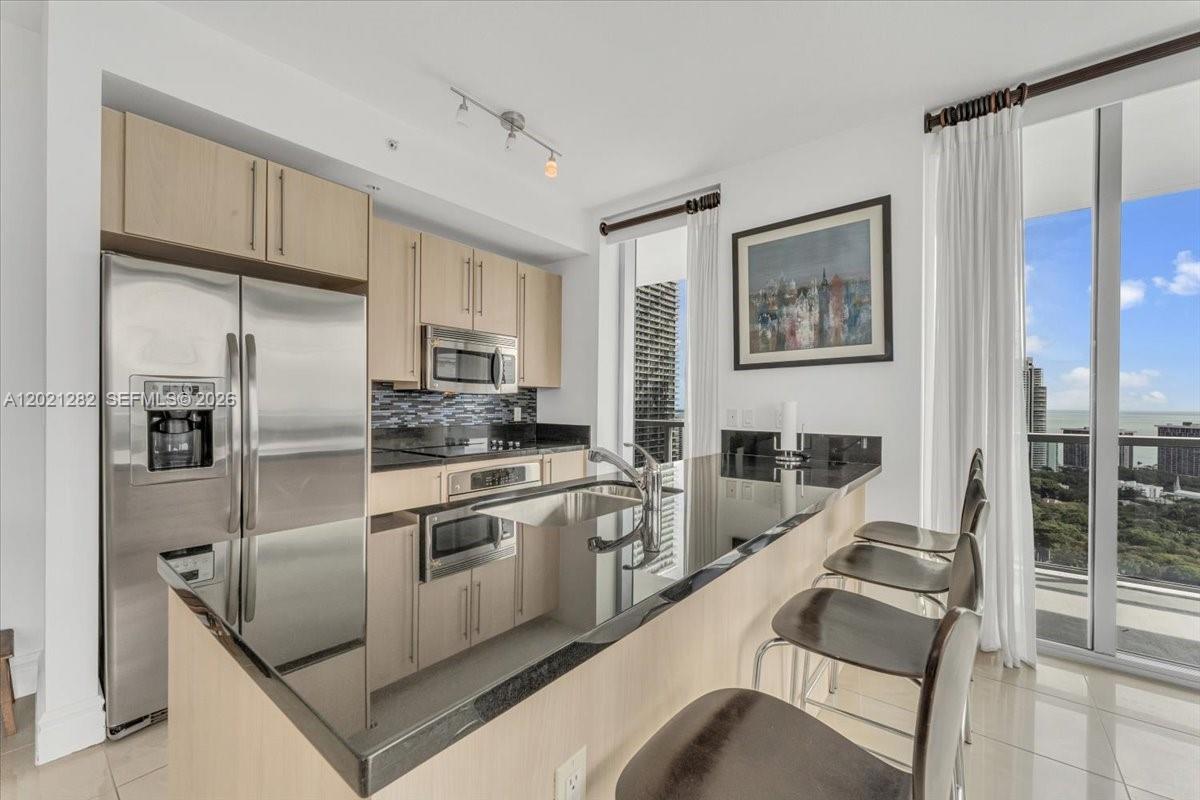 79 Southwest 12th Street, Unit 3401S Miami, FL 33130 - Photo 5 of 25