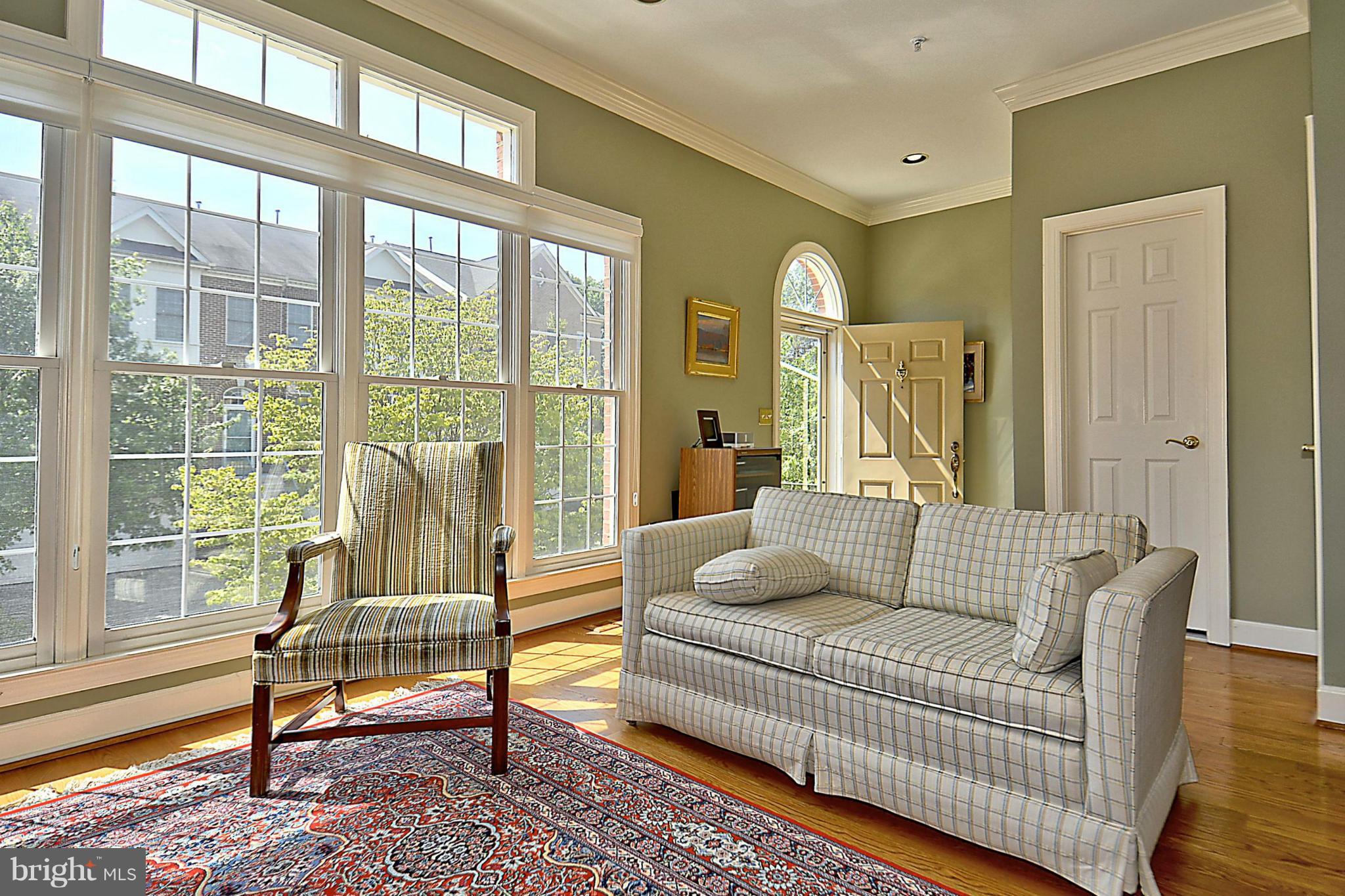 8441 Bells Ridge Terrace Potomac, MD 20854 - Photo 4 of 29 Living Room