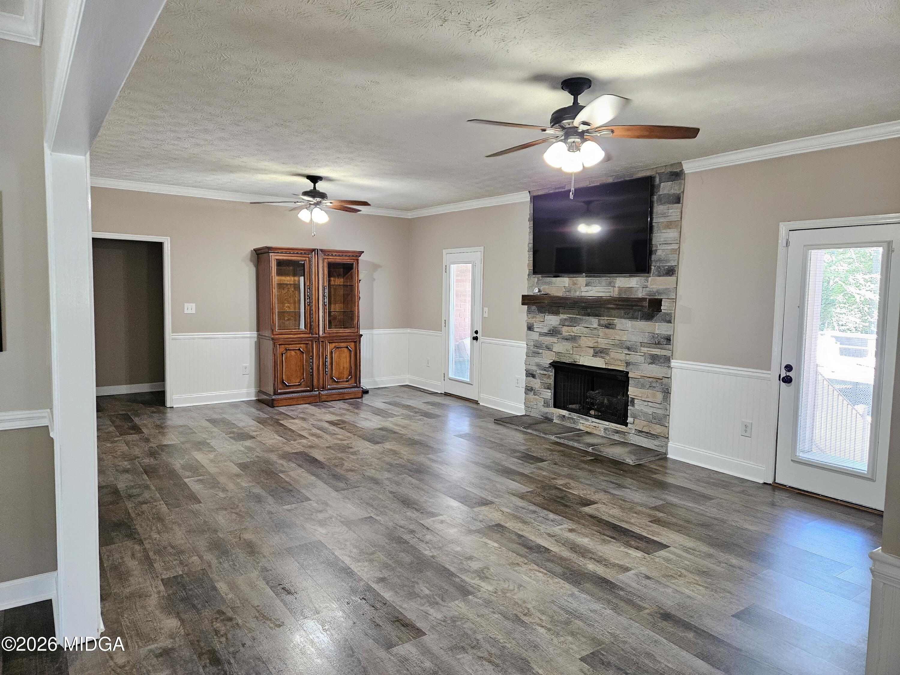 200 Gates Road Lizella, GA 31052 - Photo 18 of 88 Photo 18 - Family Room