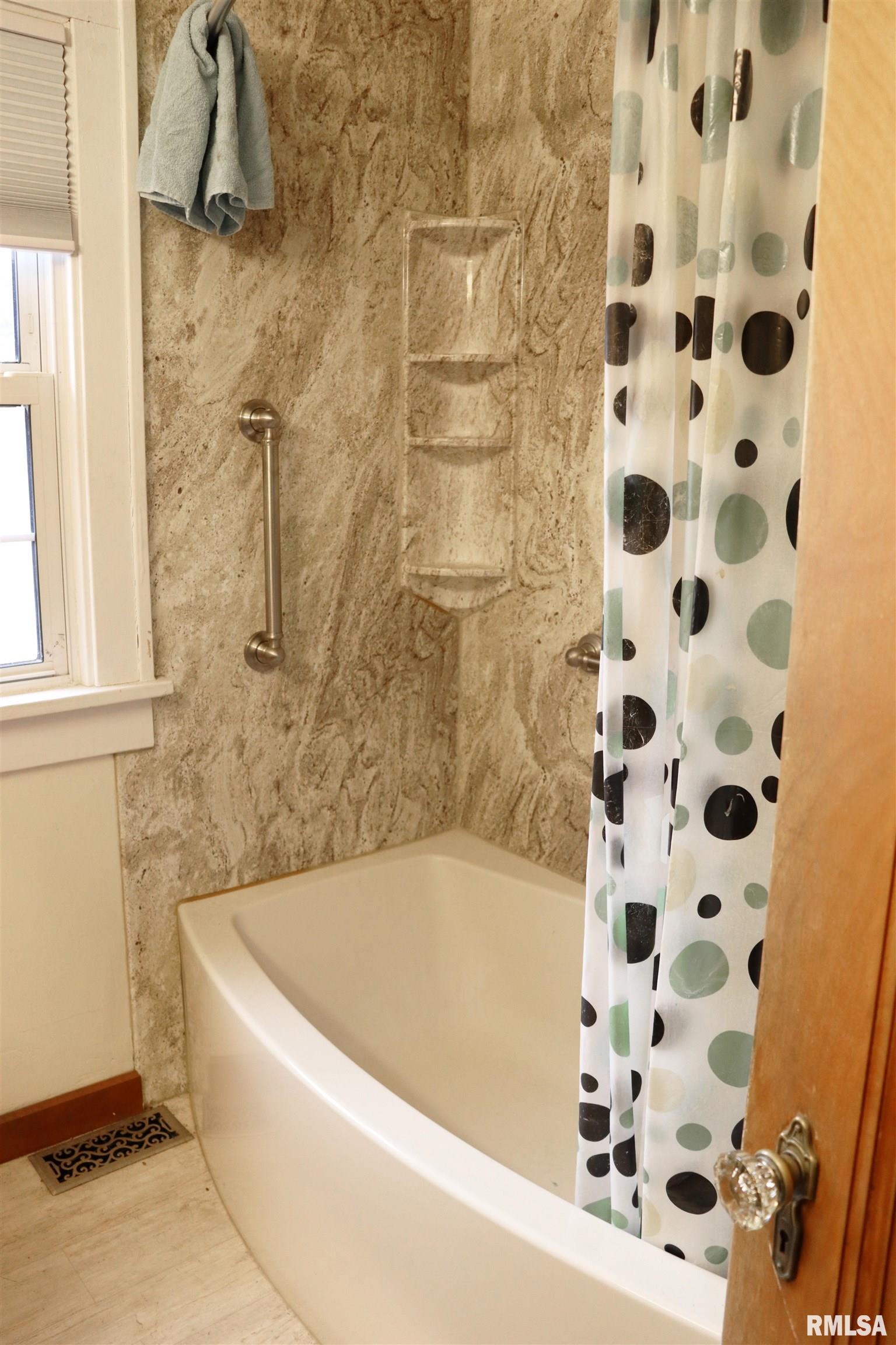 925 South Maxwell Road Peoria, IL 61607 - Photo 15 of 26