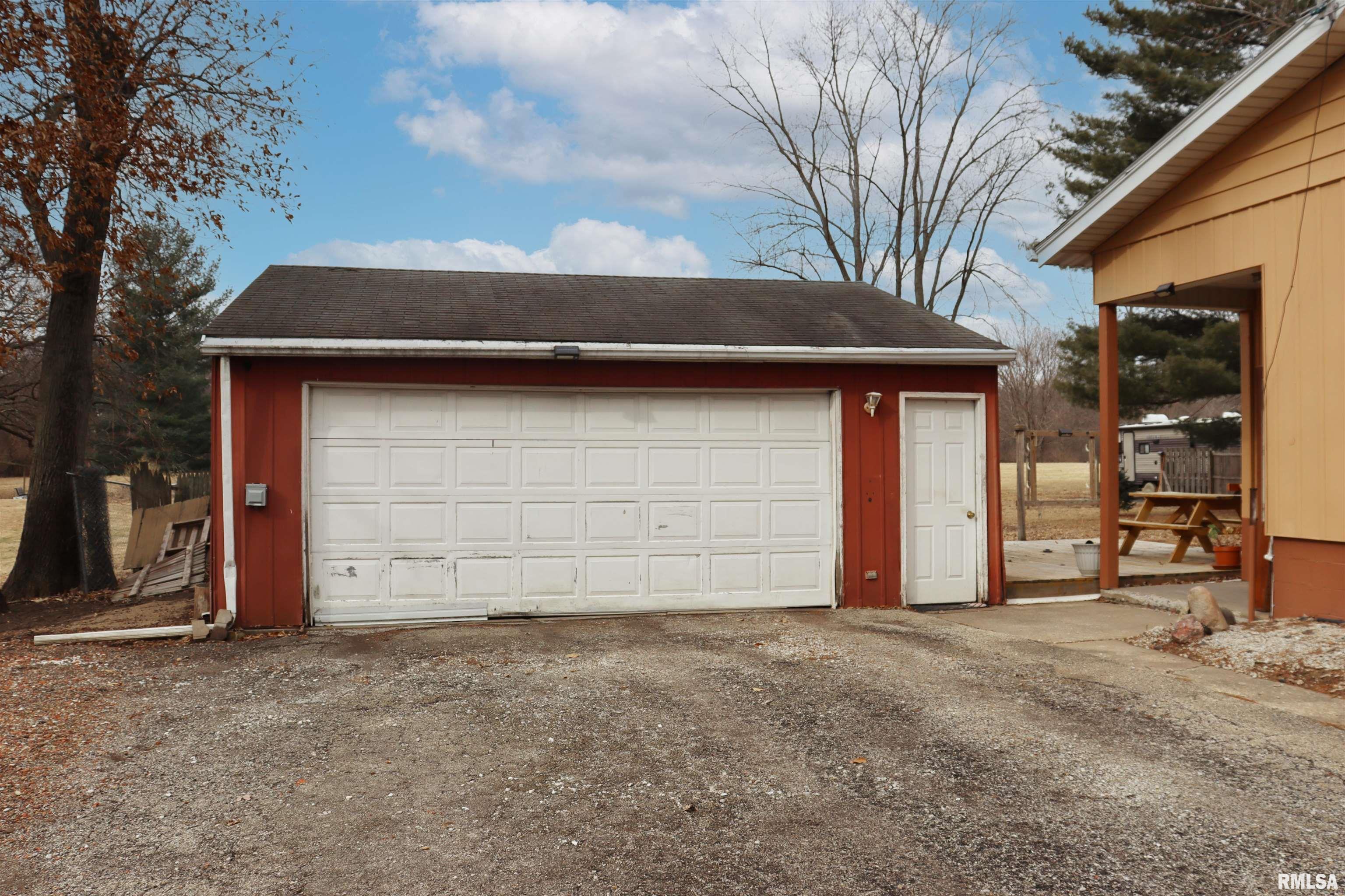 925 South Maxwell Road Peoria, IL 61607 - Photo 3 of 26