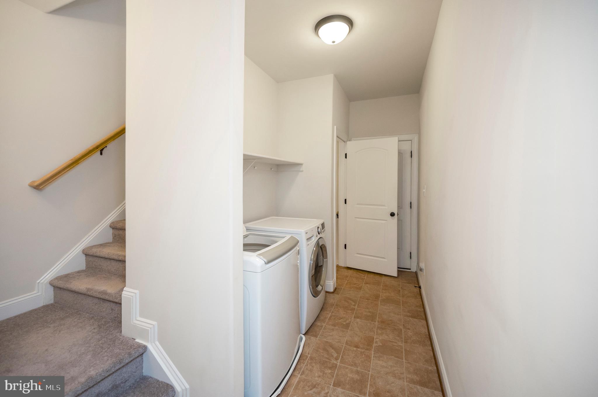 23145 Walker's Branch Road Unionville, VA 22567 - Photo 33 of 48 a view of a hallway with a white walls
