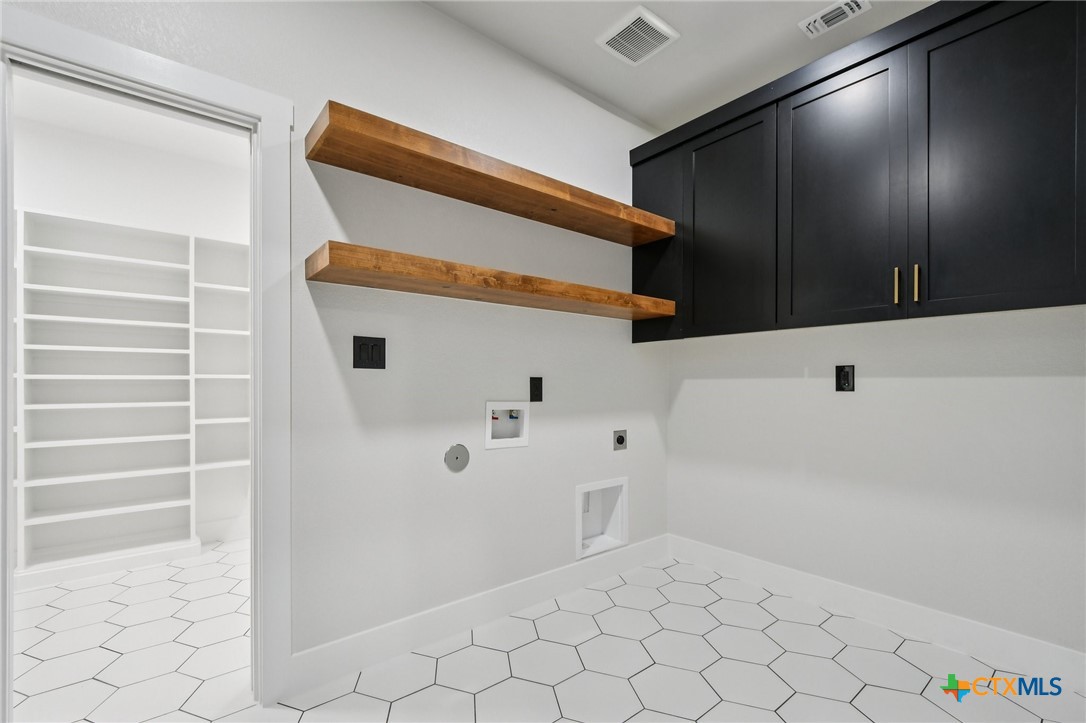 1020 Inka Road Salado, TX 76571 - Photo 23 of 48 Laundry Room