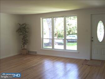 233 Ellis Road Havertown, PA 19083 - Photo 3 of 6 Living Room