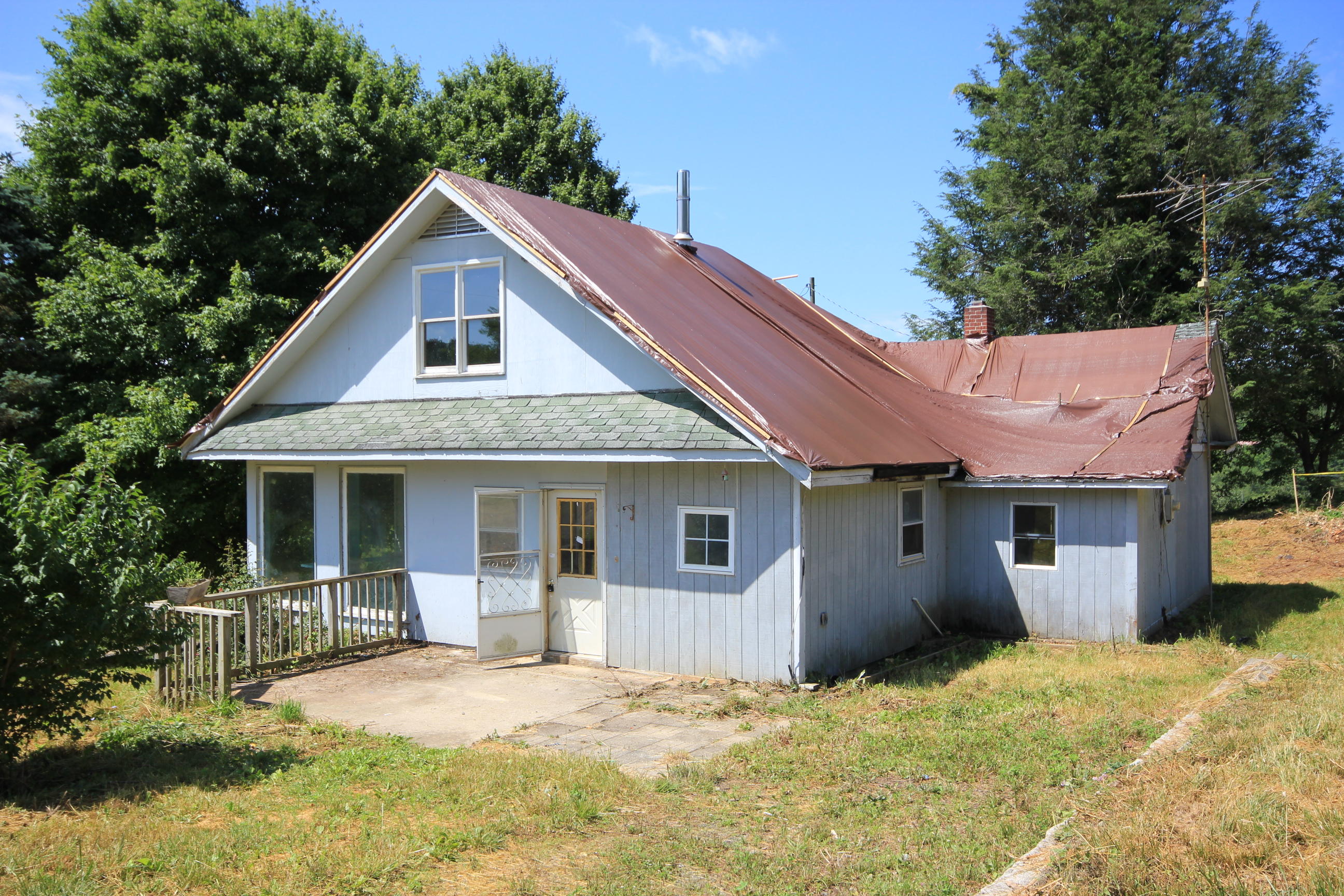 204 Sandy Flats Road Southeast Floyd, VA 24091 - Photo 1 of 15 IMG_7028