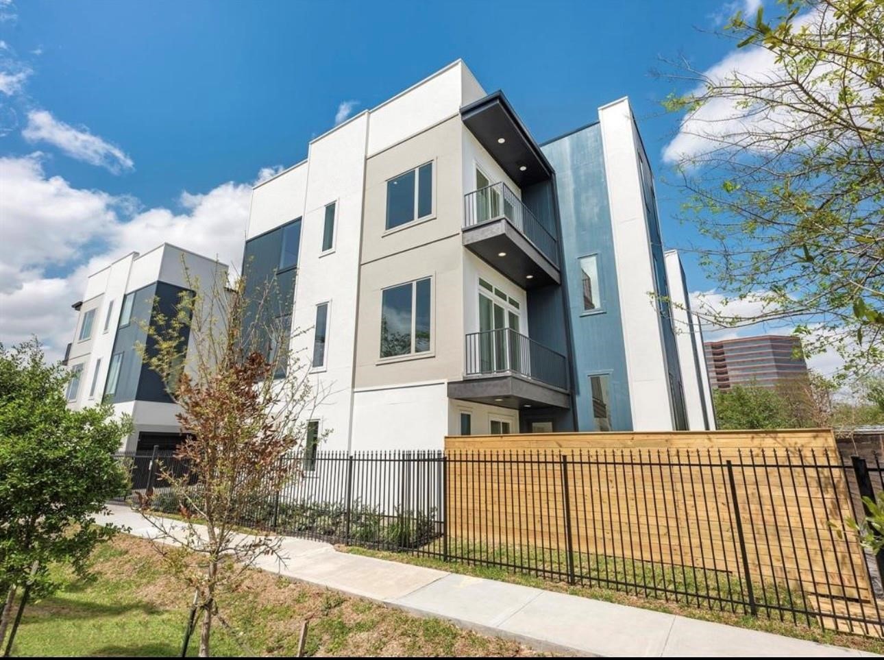 5910 Val Verde Street Houston, TX 77057 - Photo 21 of 21 a view of a large white building