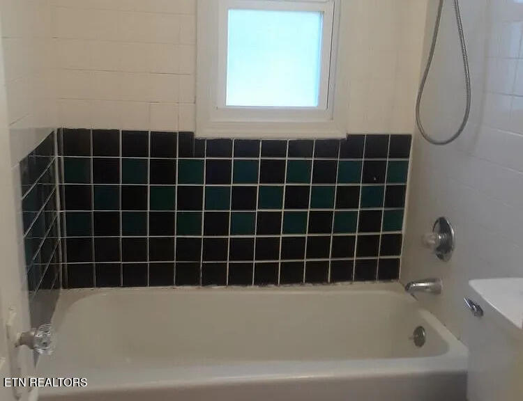 113-115 Walsh Lane Oak Ridge, TN 37830 - Photo 3 of 4 Bathroom