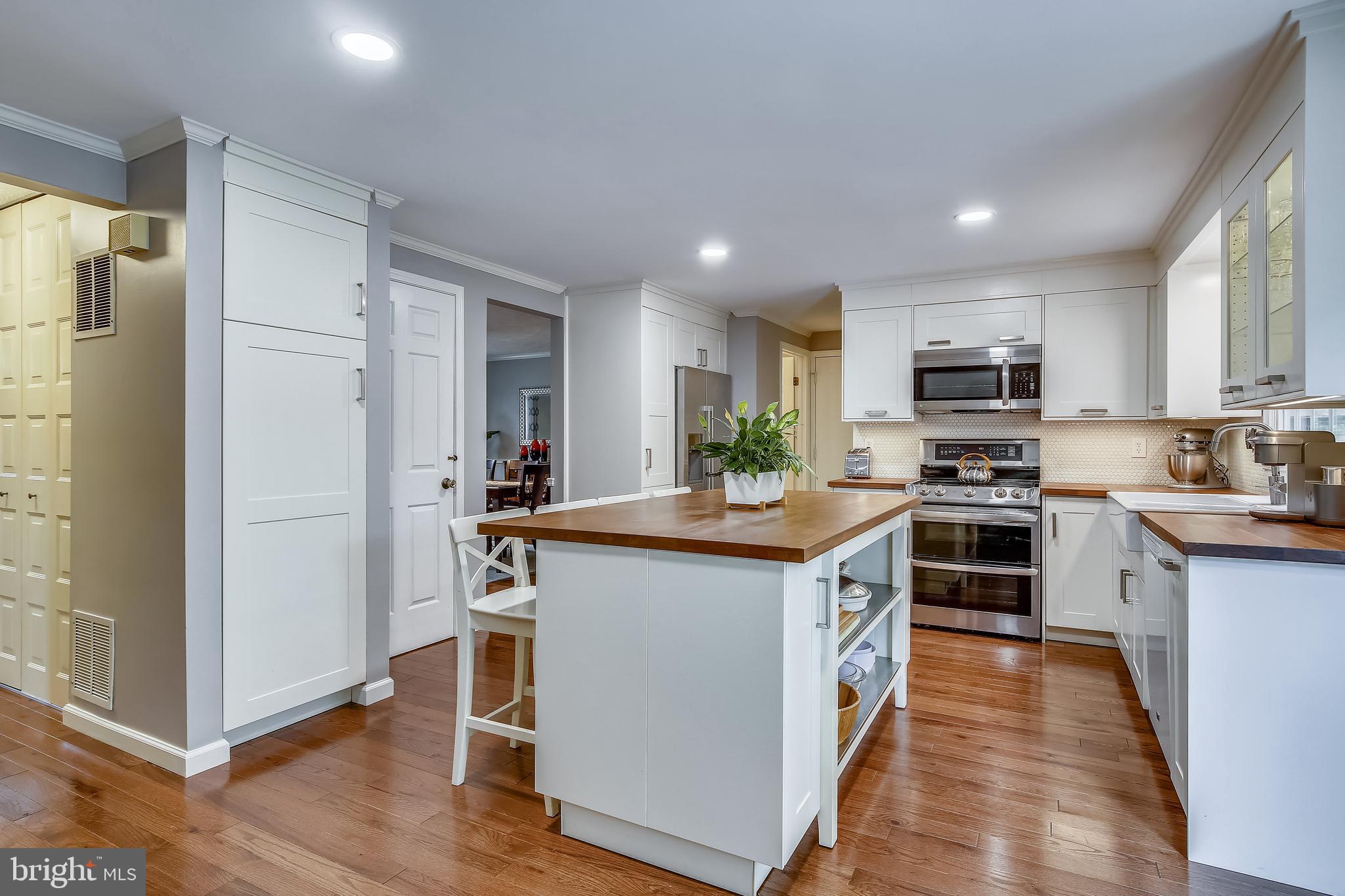 8486 Falling Leaf Road Springfield, VA 22153 - Photo 4 of 40