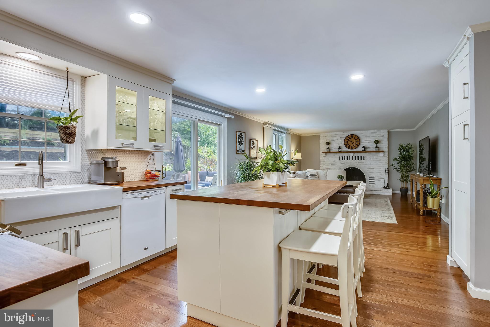 8486 Falling Leaf Road Springfield, VA 22153 - Photo 5 of 40