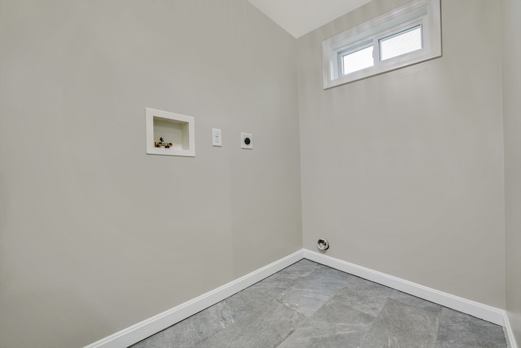 599 Quanapoag Road Dartmouth, MA 02747 - Photo 17 of 32 an empty room with a window