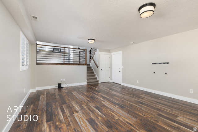 704 West Vahe Street Draper, UT 84020 - Photo 12 of 35 Living room