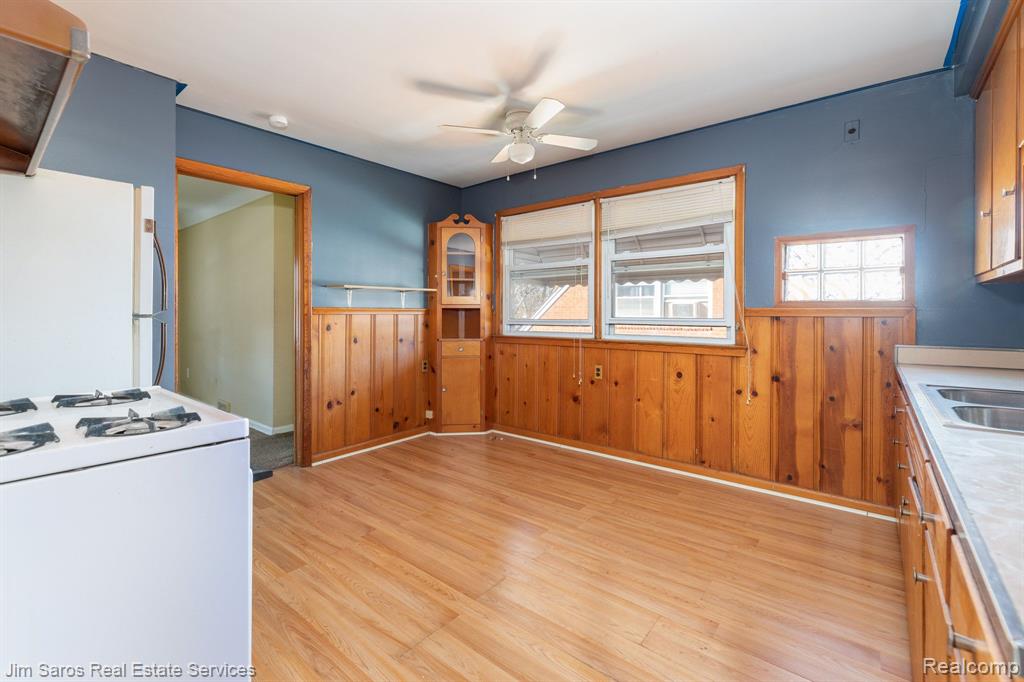 2132 Vernier Road Grosse Pointe Woods, MI 48236 - Photo 6 of 9