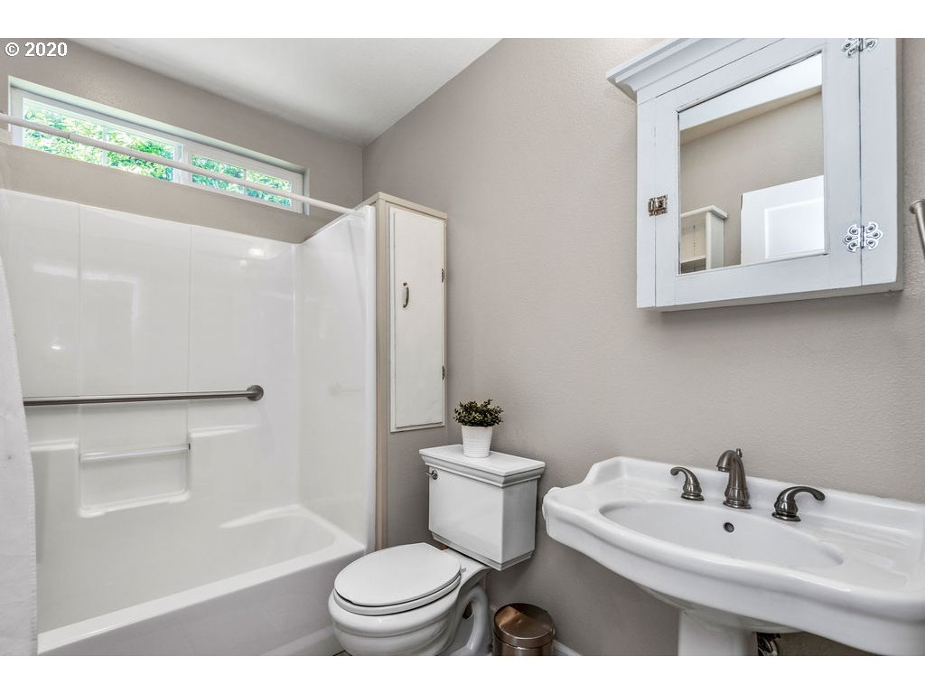 4848 Columbia Heights Road Longview, WA 98632 - Photo 20 of 30 Gallery Image 20