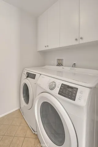 a view of empty room with window