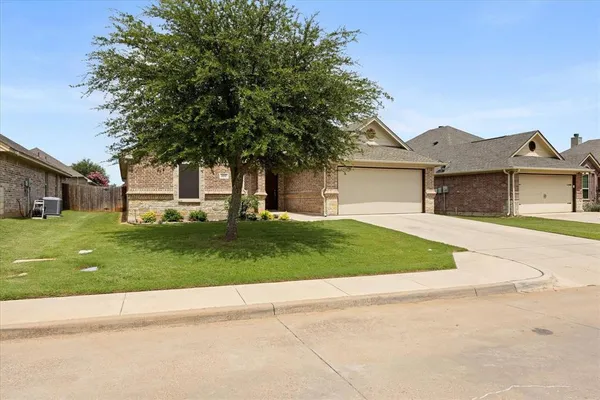 $2,300 | 107 Donna Circle, Granbury, TX 76049
