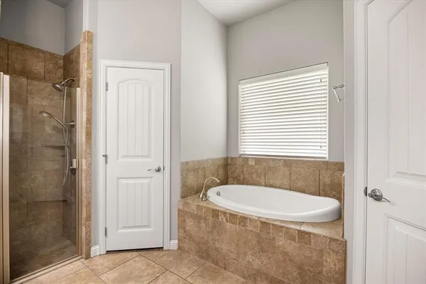 $2,300 | 107 Donna Circle, Granbury, TX 76049