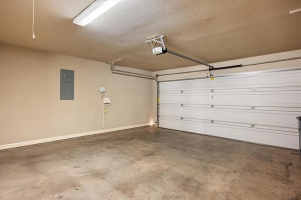 $2,300 | 107 Donna Circle, Granbury, TX 76049