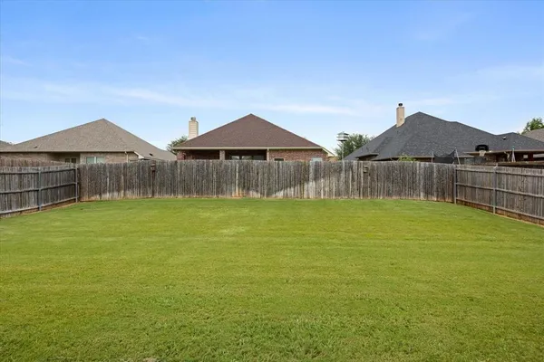 $2,300 | 107 Donna Circle, Granbury, TX 76049