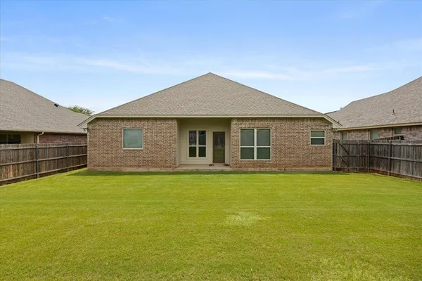 $2,300 | 107 Donna Circle, Granbury, TX 76049