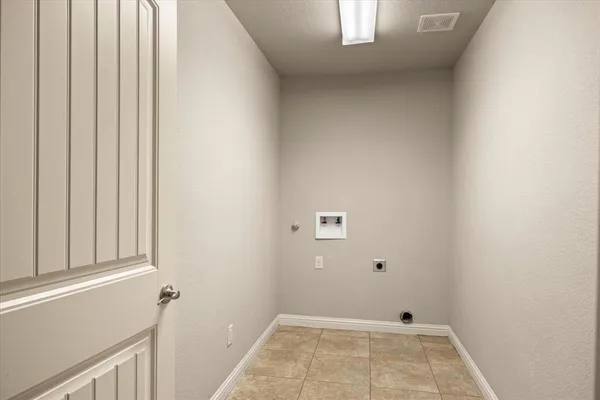 $2,300 | 107 Donna Circle, Granbury, TX 76049