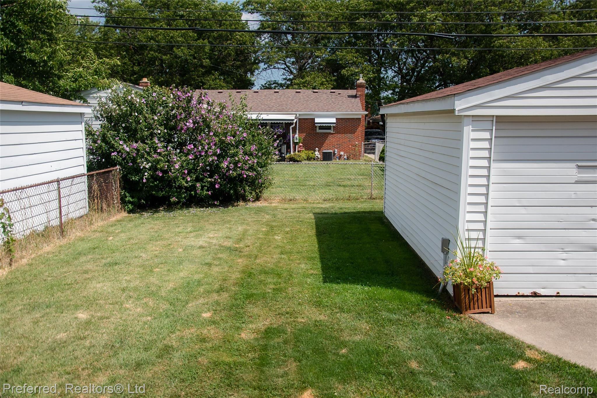 9341 Rosedale Boulevard Allen Park, MI 48101 - Photo 34 of 36 DSC_8499.jpg