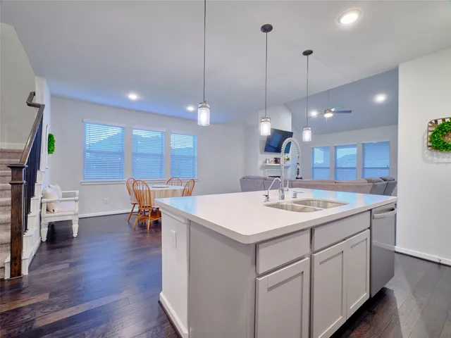 $400,000 | 400 Beken Cove Lane, La Porte, TX 77571