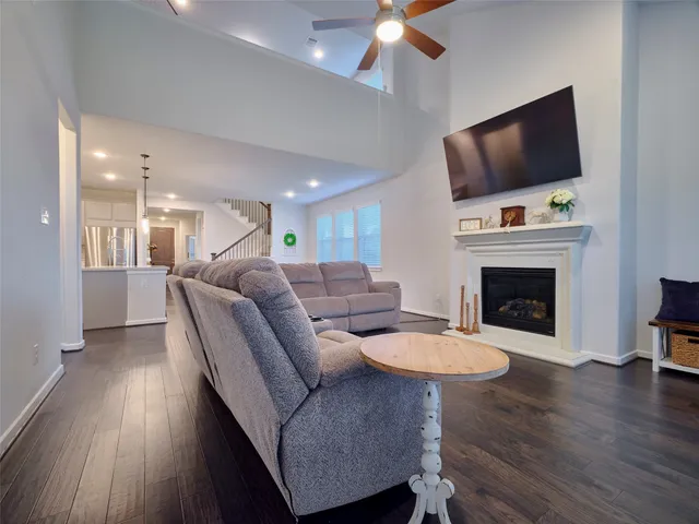 $400,000 | 400 Beken Cove Lane, La Porte, TX 77571