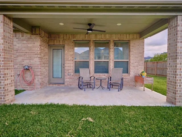 $400,000 | 400 Beken Cove Lane, La Porte, TX 77571