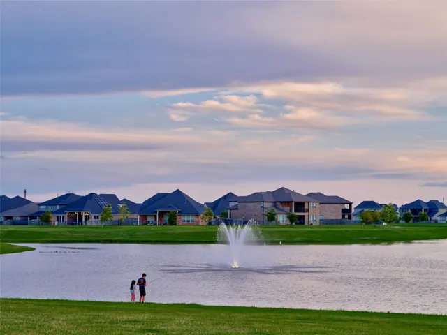 $400,000 | 400 Beken Cove Lane, La Porte, TX 77571