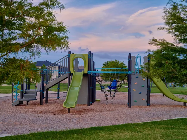 $400,000 | 400 Beken Cove Lane, La Porte, TX 77571