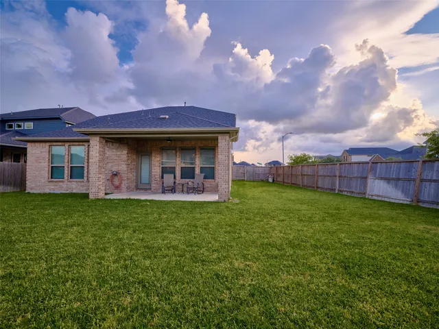$400,000 | 400 Beken Cove Lane, La Porte, TX 77571