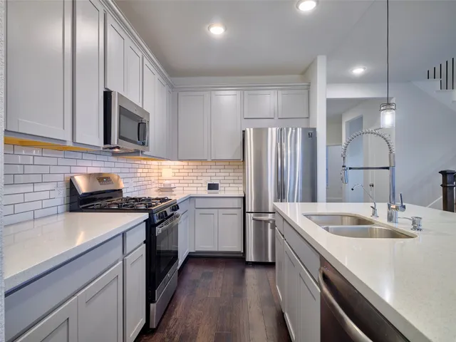 $400,000 | 400 Beken Cove Lane, La Porte, TX 77571