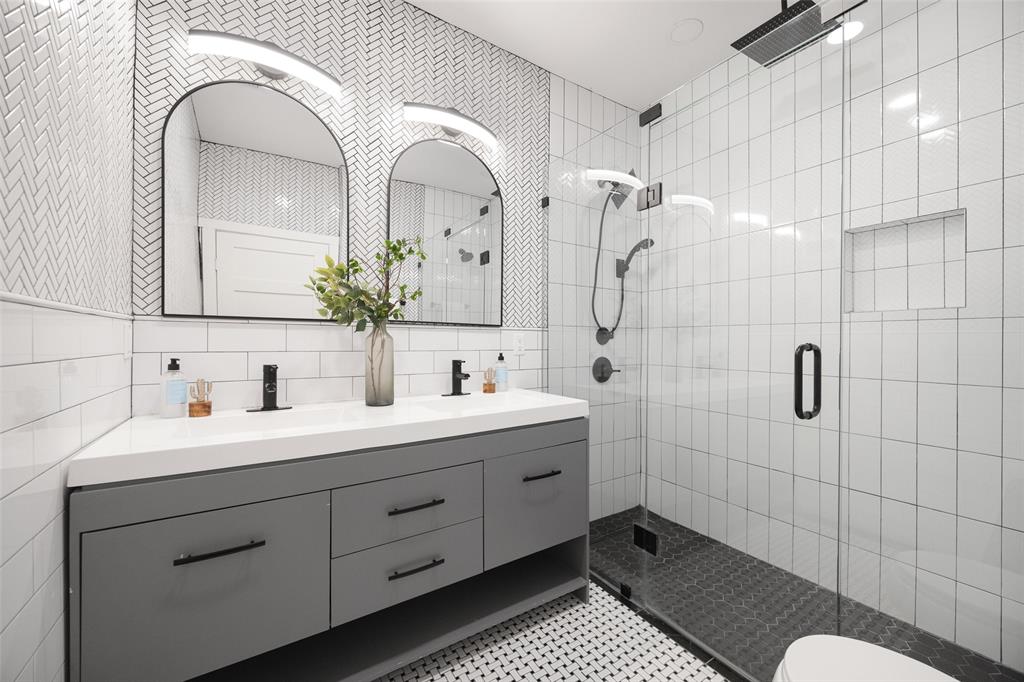 813 Elsbeth Street Dallas, TX 75208 - Photo 23 of 35