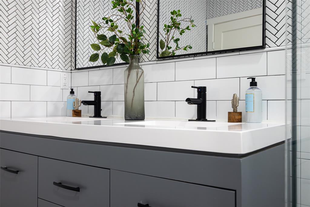 813 Elsbeth Street Dallas, TX 75208 - Photo 24 of 35