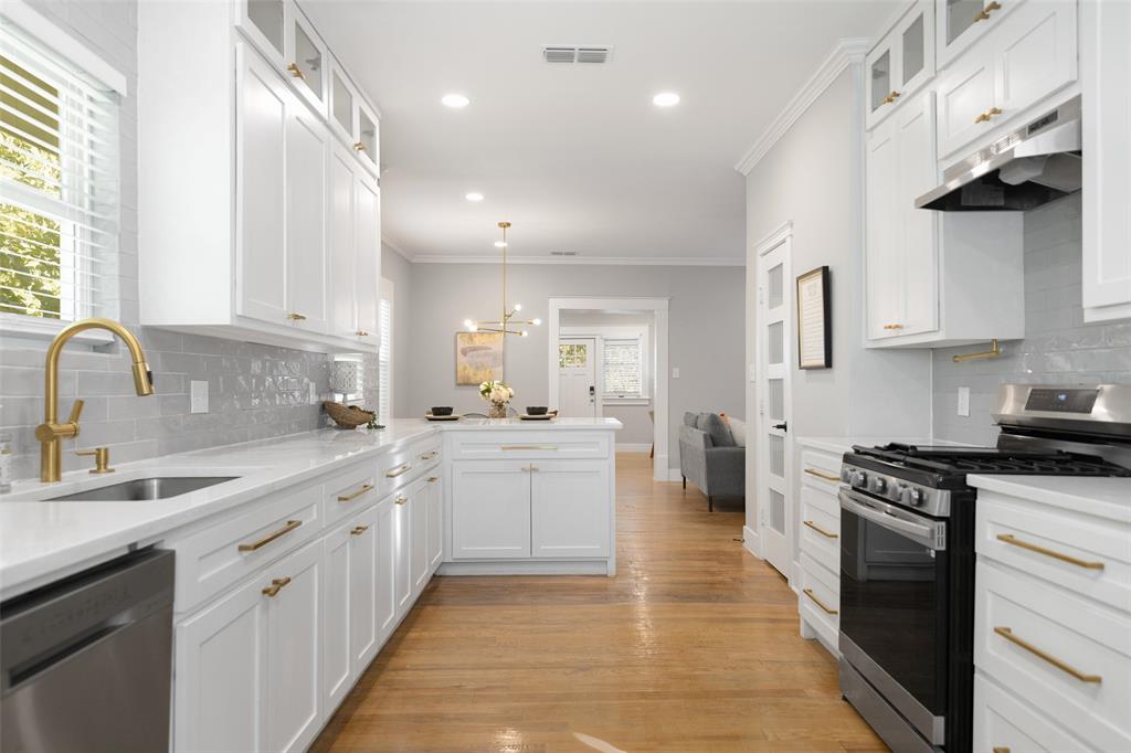 813 Elsbeth Street Dallas, TX 75208 - Photo 6 of 35