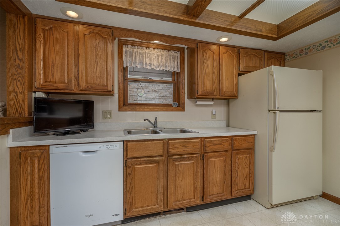 154 Strathmoor Crossing Kettering, OH 45429 - Photo 15 of 25