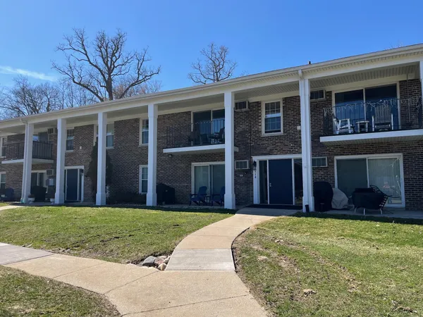 $247,000 | 118 Evelyn Lane, Unit H, Lake Geneva, WI 53147