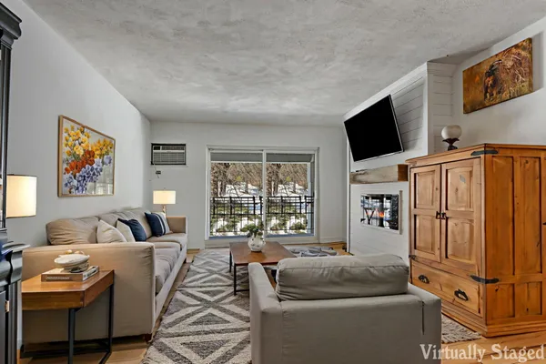 $247,000 | 118 Evelyn Lane, Unit H, Lake Geneva, WI 53147