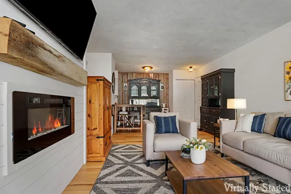 $247,000 | 118 Evelyn Lane, Unit H, Lake Geneva, WI 53147