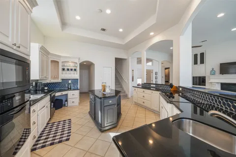 $1,100,000 | 18706 Grand Harbor Point, Montgomery, TX 77356