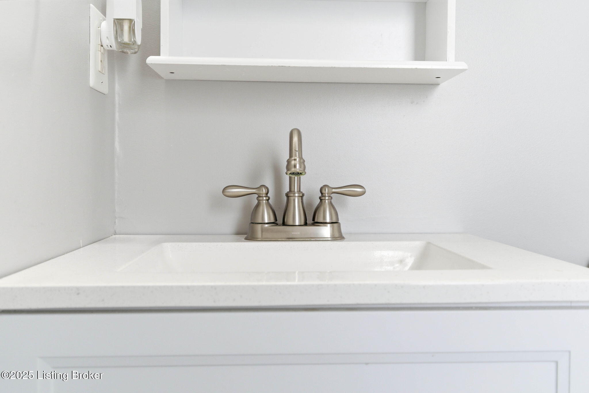 4526 Sandhill Road Louisville, KY 40219 - Photo 28 of 57 Primary Bathroom2