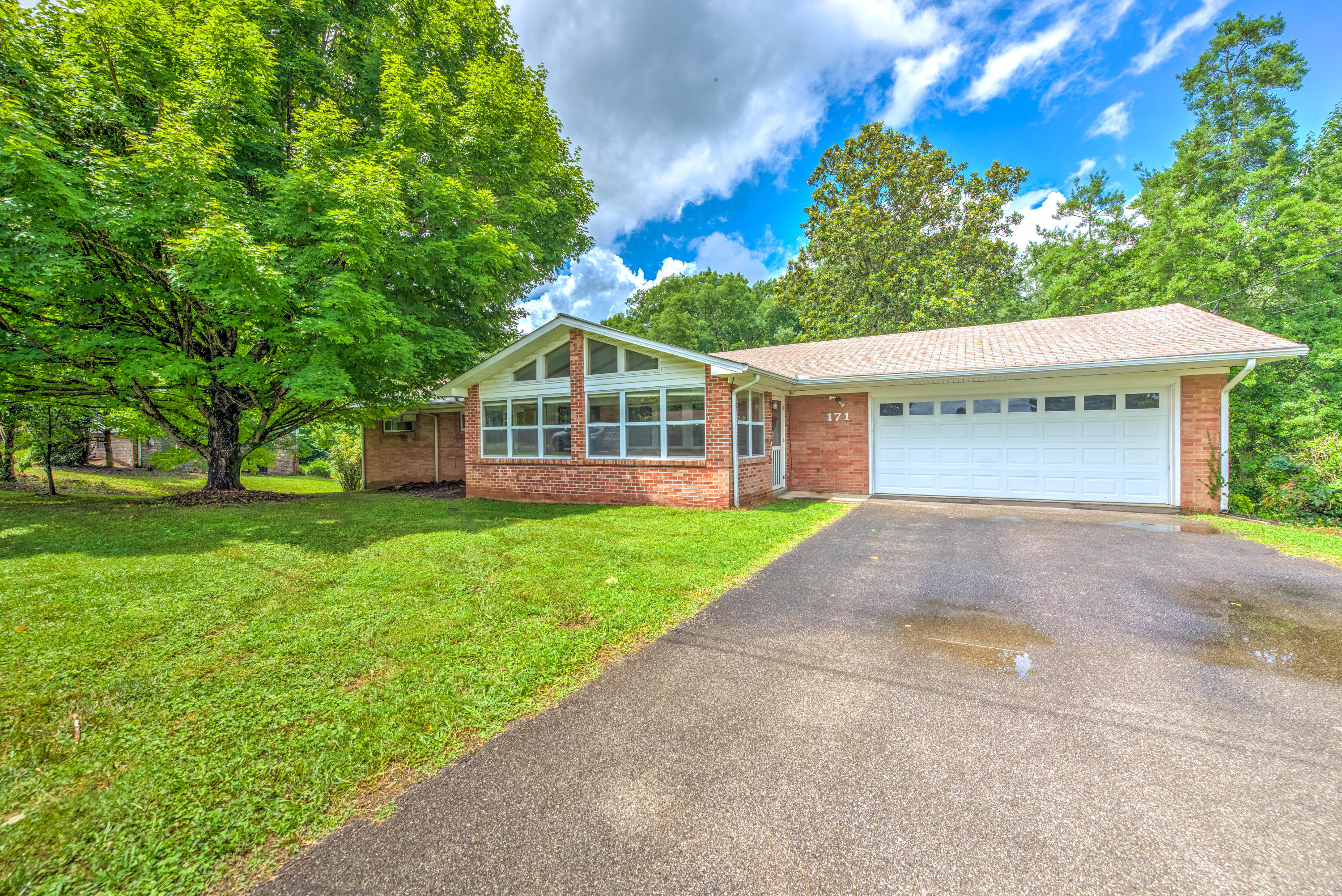 171 North Seneca Road Oak Ridge, TN 37830 - Photo 2 of 27 No steps!