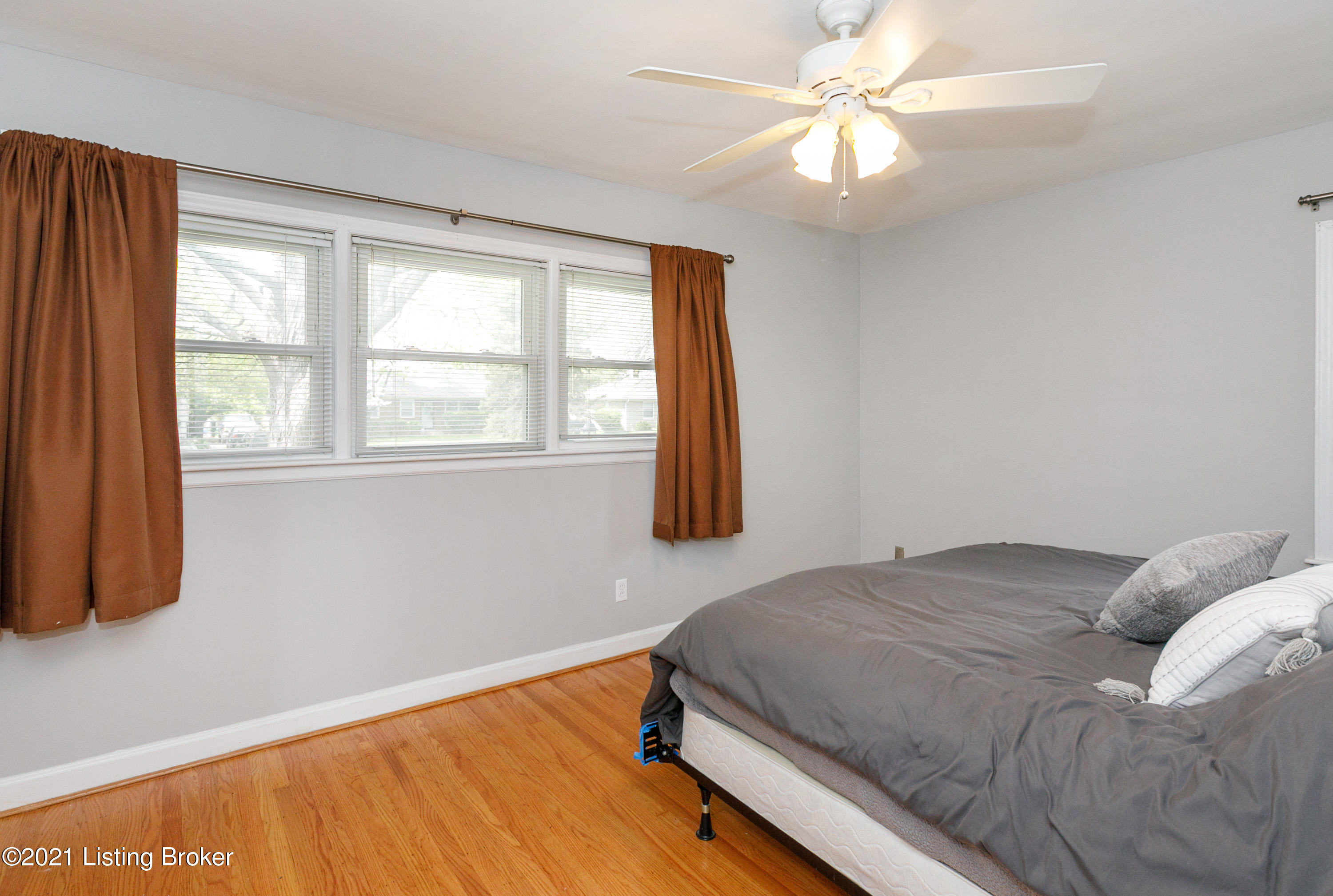 3717 Chevy Chase Road Louisville, KY 40218 - Photo 17 of 37 022