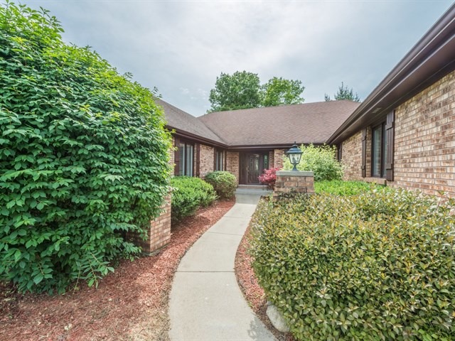 3 Trent Road Hawthorn Woods, IL 60047 - Photo 2 of 25
