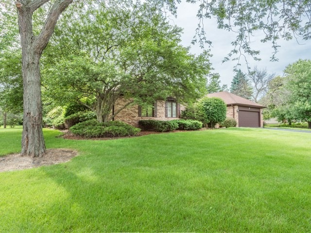 3 Trent Road Hawthorn Woods, IL 60047 - Photo 4 of 25