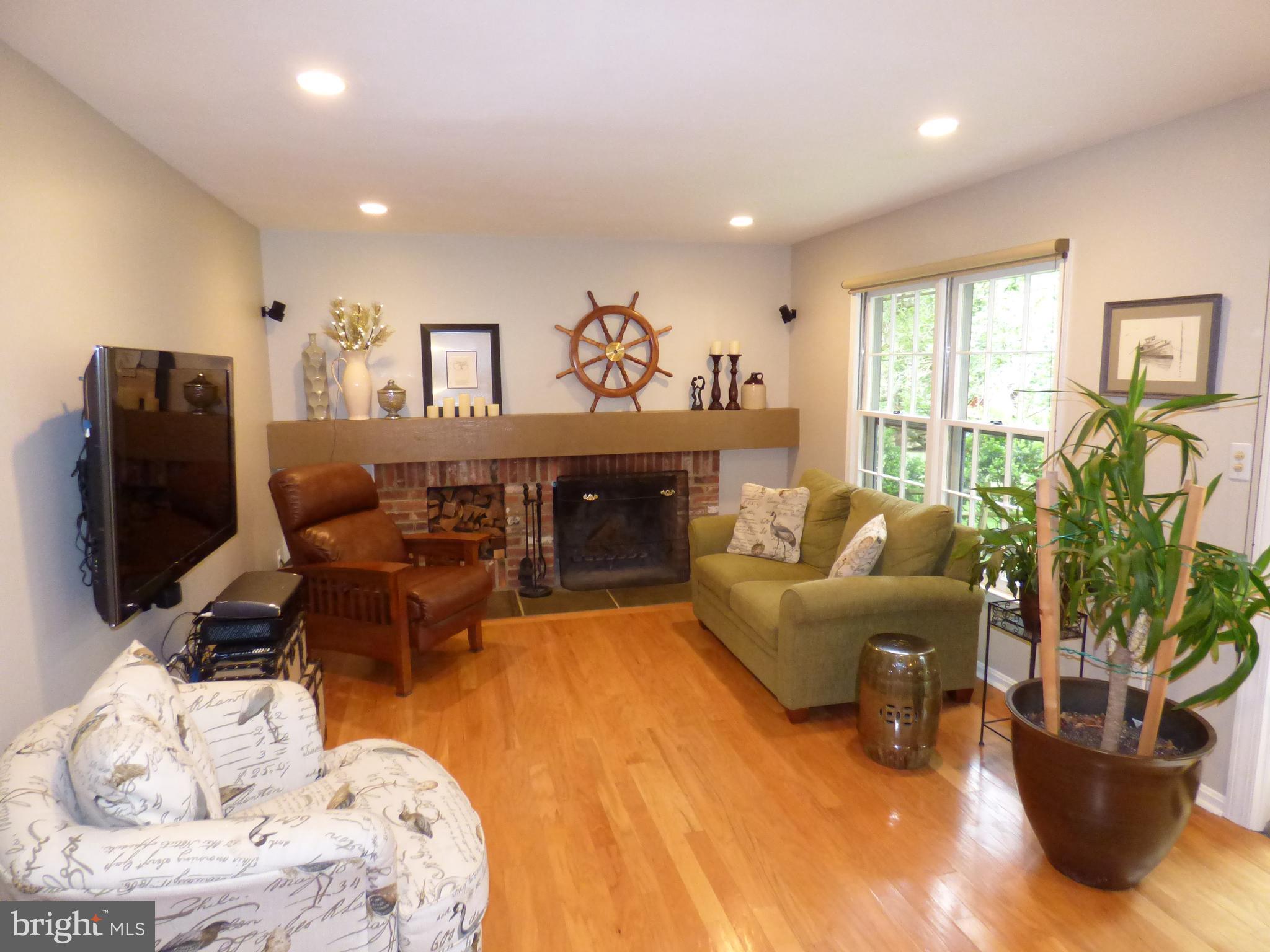 9936 Dellcastle Road Gaithersburg, MD 20886 - Photo 4 of 30 Family Room