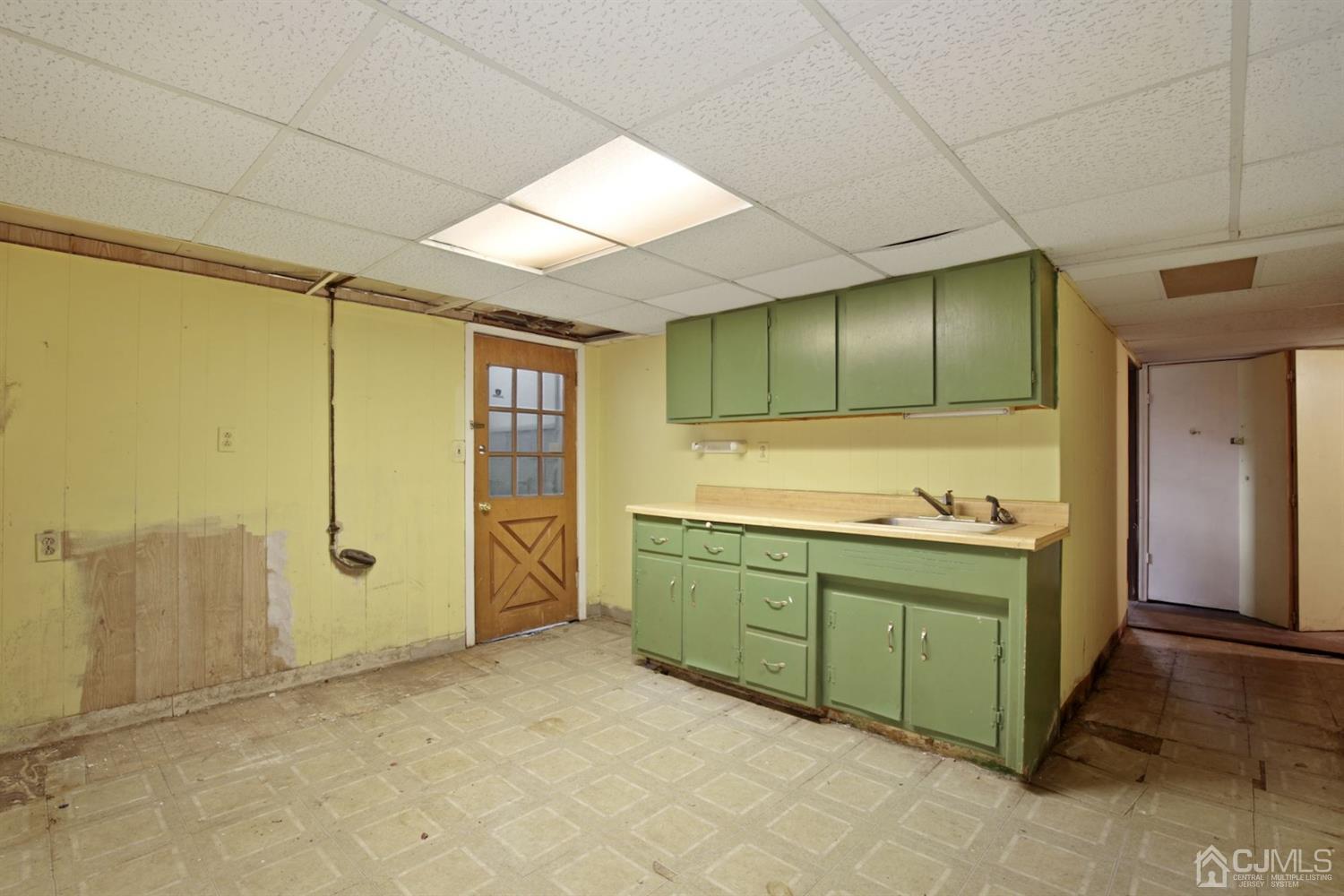 917 King Georges Post Road Edison, NJ 08837 - Photo 22 of 25 Basement