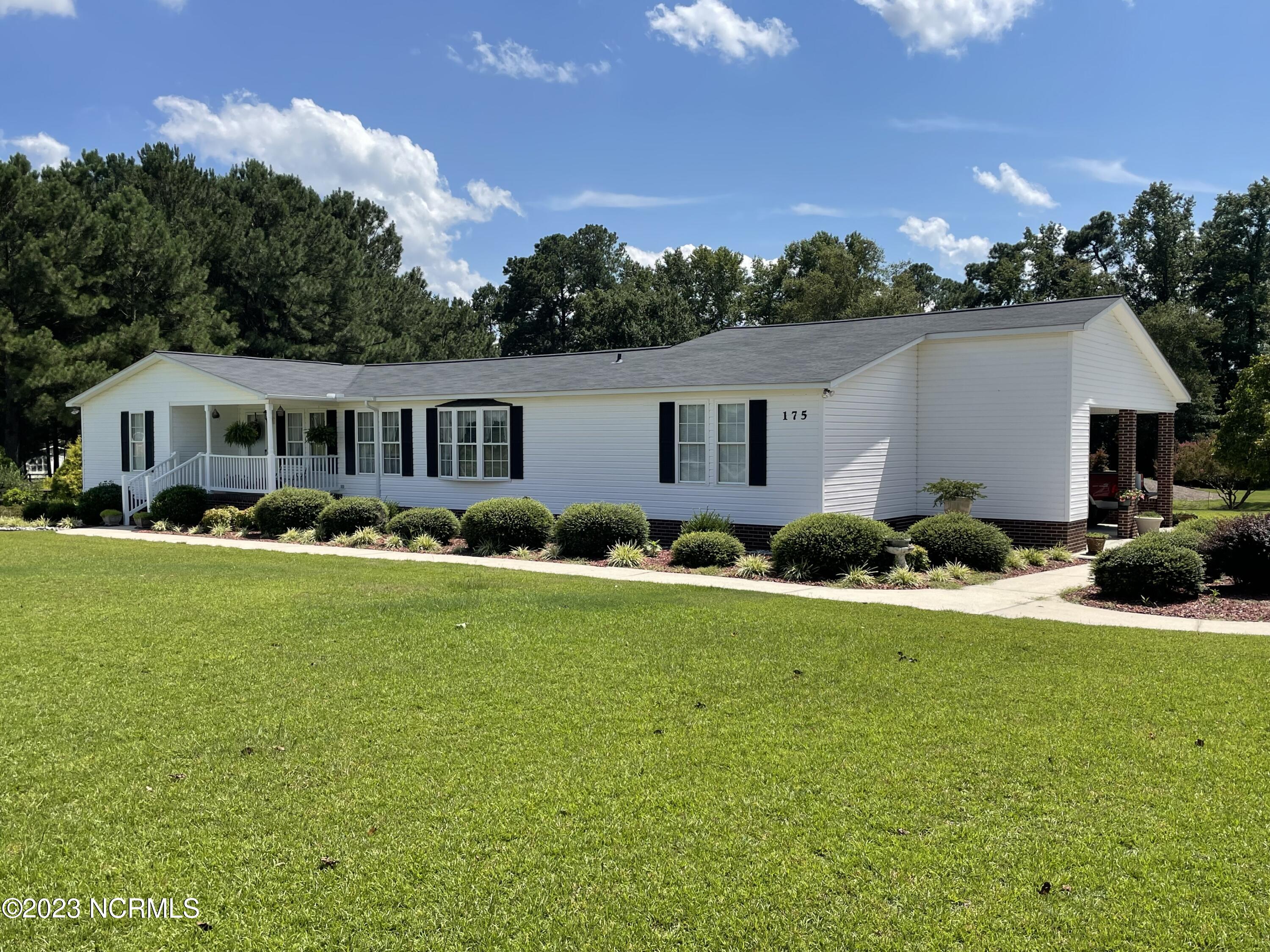 175 King Road Mount Olive, NC 28365 - Photo 1 of 37 IMG_2066
