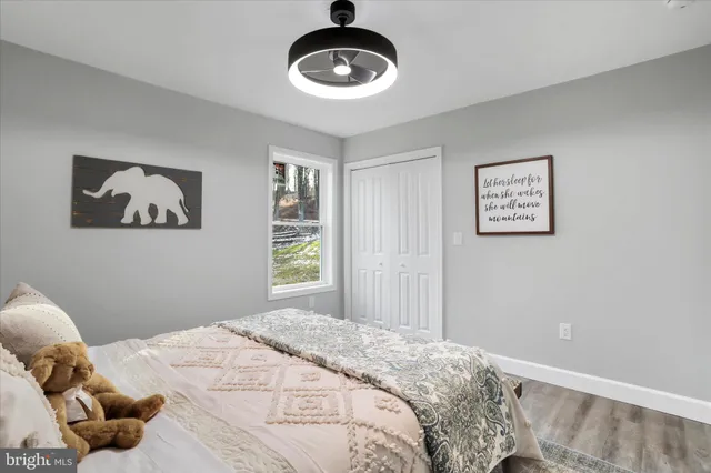 a en suite bathroom with a toilet sink